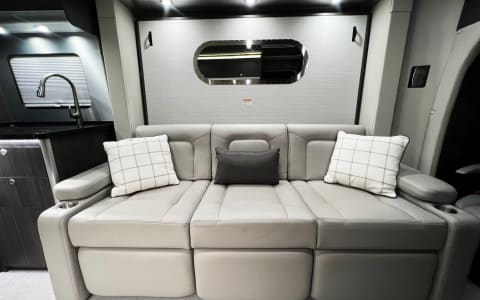 (The Glamper Camper) Airstream Atlas- Nicest Campe