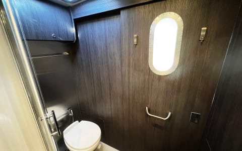 (The Glamper Camper) Airstream Atlas- Nicest Campe