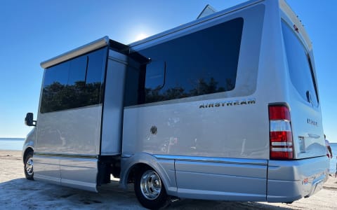 (The Glamper Camper) Airstream Atlas- Nicest Campe