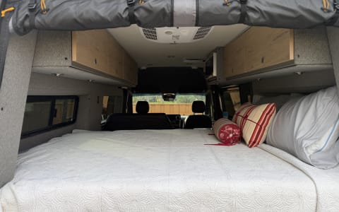 Tahoe Ready: 2025 AWD Storyteller Dark Mode