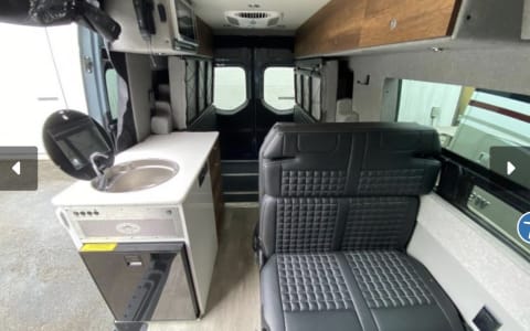 Storyteller Overland Stealth MODE 4x4