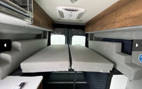Storyteller Overland Stealth MODE 4x4