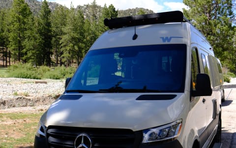 24 WINNEBAGO REVEL 