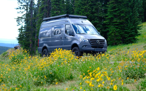 24 WINNEBAGO REVEL