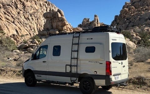 Aventure Van-Winnebago Revel