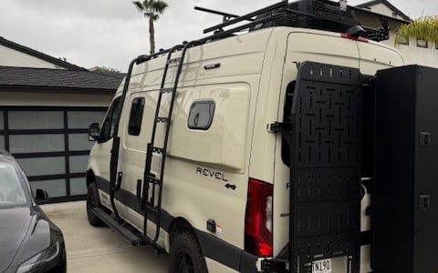 Aventure Van-Winnebago Revel