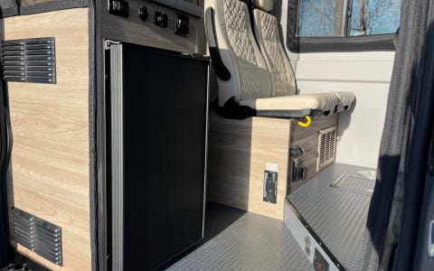 2025 Winnebago Solis 59PX Adventure Van - 2 BEDS!