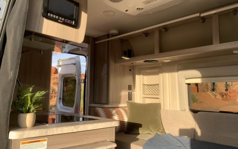 EDC Pinnacles Motor Coach | Las Vegas