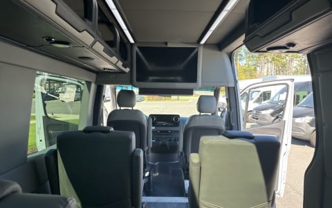 New 9 Passenger Luxury Van Mercedes-Benz Sprinter 
