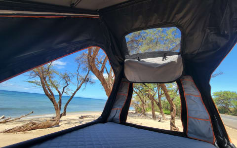 Jeep Wrangler Rubicon by Easy Camping Maui