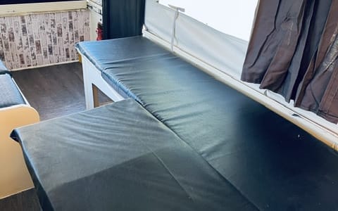 Beautifully Restored Vintage Pop-Up – 1989 Coleman