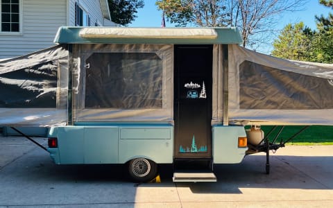 Beautifully Restored Vintage Pop-Up – 1989 Coleman