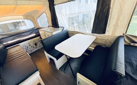 Beautifully Restored Vintage Pop-Up – 1989 Coleman