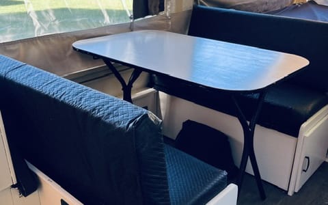 Beautifully Restored Vintage Pop-Up – 1989 Coleman