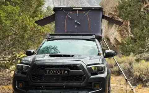 RoofNest Sparrow XL Rooftop Tent