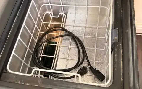 12V camping fridge ICECO VL60