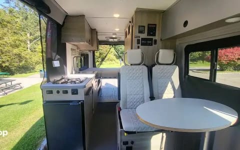 Luxury Adventure Camper Van - Fully Equiped, Easy 