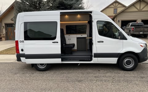 2025 Geotrek Convoy