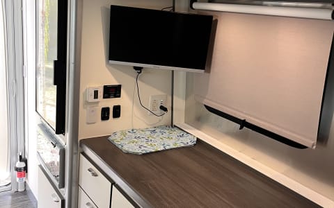 Airstream Nest – Stylish Glamping, Easy Travel, Of