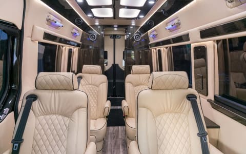 2024 Ultimate Toys Ultimate Coach (NEW LISTING)