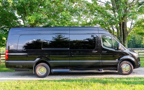 2024 Ultimate Toys Ultimate Coach (NEW LISTING)