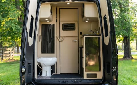 2024 Ultimate Toys Ultimate Coach (NEW LISTING)