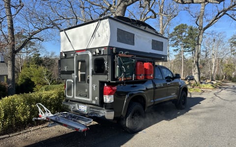 Toyota Tundra 4wd / 2023 hawk 4 wheel camper