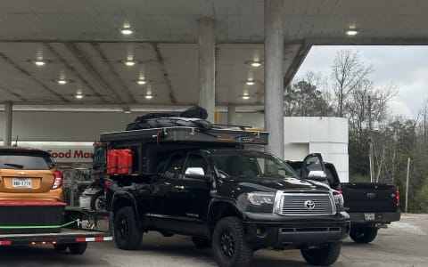 Toyota Tundra 4wd / 2023 hawk 4 wheel camper