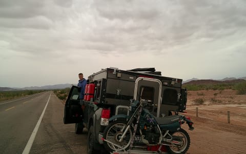 Toyota Tundra 4wd / 2023 hawk 4 wheel camper