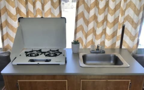 Pop out trailer for rent great condition