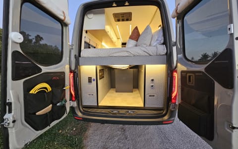 2025 Mercedes Campervan - Luxury Adventure for 4 o