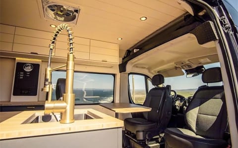 Octavia: 2022 RAM ProMaster Camper Van