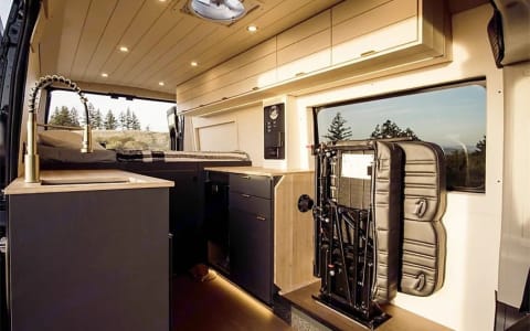 Octavia: 2022 RAM ProMaster Camper Van
