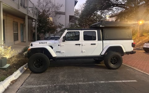 Gladiator Willys with 23Zero RTT