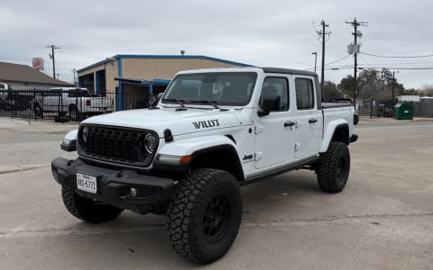 Gladiator Willys with 23Zero RTT