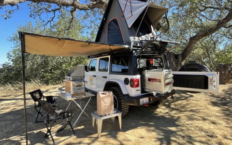 Fully-equipped White Jeep Wrangler Rubicon