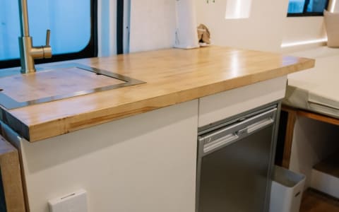 Relaxing Home-On-Wheels DIY Fully Custom for 4 adu