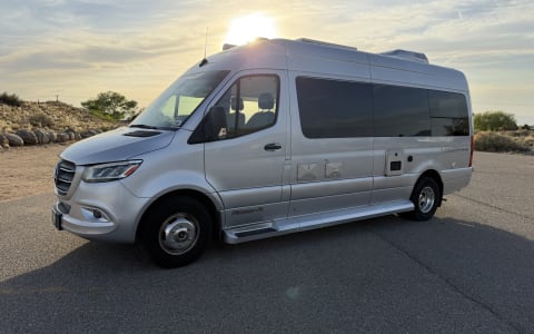 Luxury Mercedes Sprinter Camper Van 2022 Pleasure-