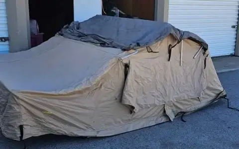Smittybilt overlander XL rooftop tent