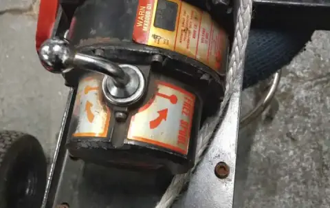 Warn winch 8000 lbs/reciever cradle