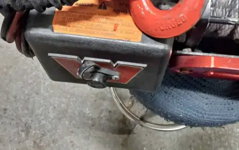 Warn winch 8000 lbs/reciever cradle