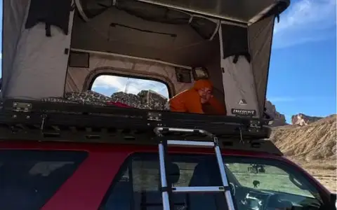 Freespirit Evolution V2 hardshell Rooftop Tent