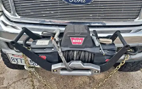 Warn vr evo winch. Bearly used, comes with wiring 