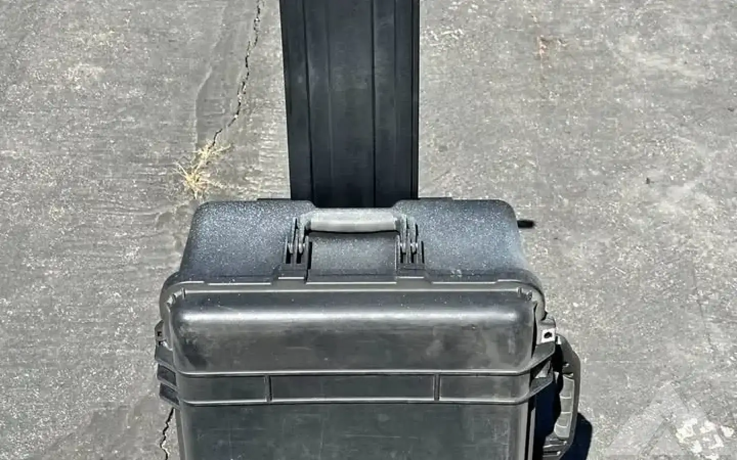 Pelican 1610 rugged lockable rolling case