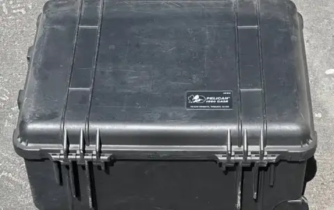Pelican 1610 rugged lockable rolling case