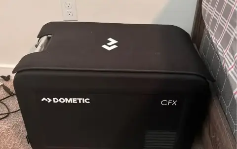 Powered Cooler. Dometic CFX3 35L