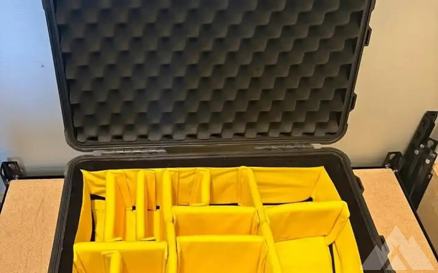 Pelican 1510 case with dividers great condition