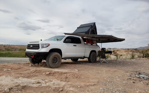 Toyota Tundra 4x4 *Sleeps up to 5 * Starlink avail