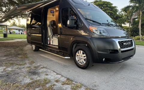 MANGO MOTION — Off-Grid Camper Van | Easy Drive, F