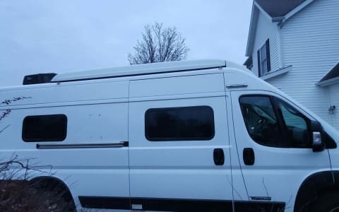 Adventure-Ready Winnebago Solis 59PX – Sleeps 4, S